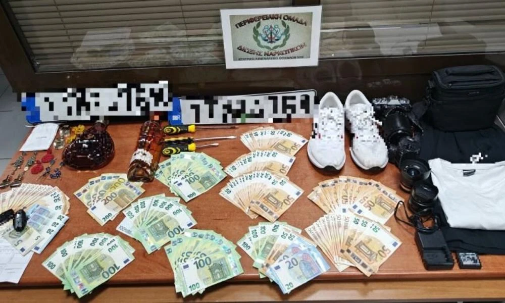 Θεσσαλονίκη: Άνοιξε αυτοκίνητο Ρουμάνων και άρπαξε €12.000 - Συνελήφθη λίγη ώρα αργότερα